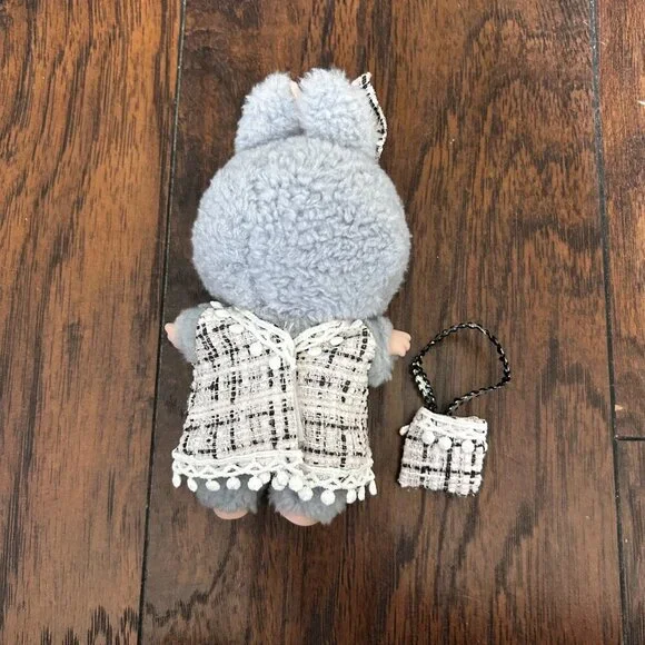 PopMart Labubu Luxury Clothes - Picture 2 of 3